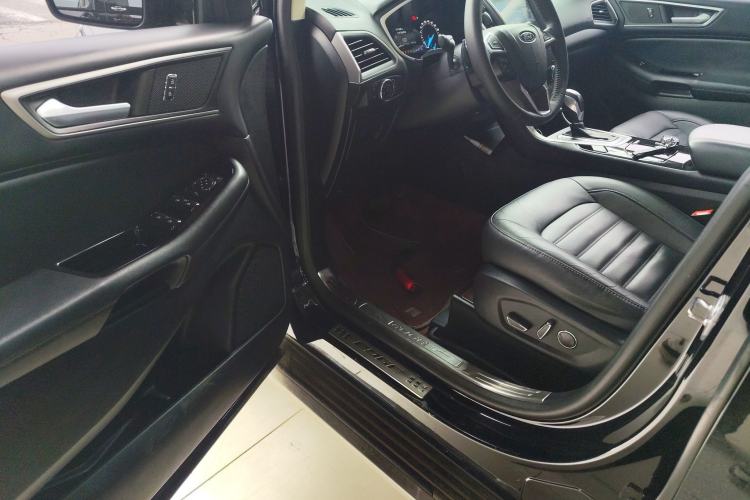 Used Ford Edge 2018 Facelifted EcoBoost 245 Two-Wheel-Drive Platinum Edition 5 Seats China V Emission Standard
