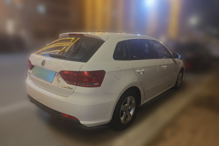 Used Volkswagen Gran Lavida 2013 1.6L Manual Fashion Model Rear Right 45 Deg