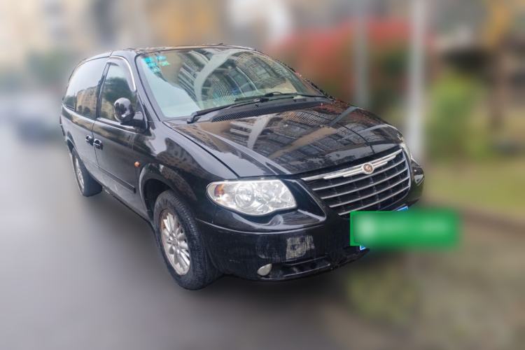 Used Chrysler Grand Voyager 2012 3.0L Classic Edition Front Right 45 Deg