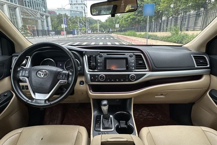 Used Toyota Highlander 2015 2.0T Four-Wheel Drive Luxury Edition 7-Seater Interior 1