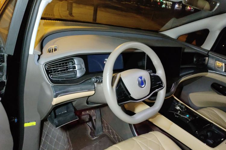 Used Denza D9 2022 DM-i 1040 Prestige Model
