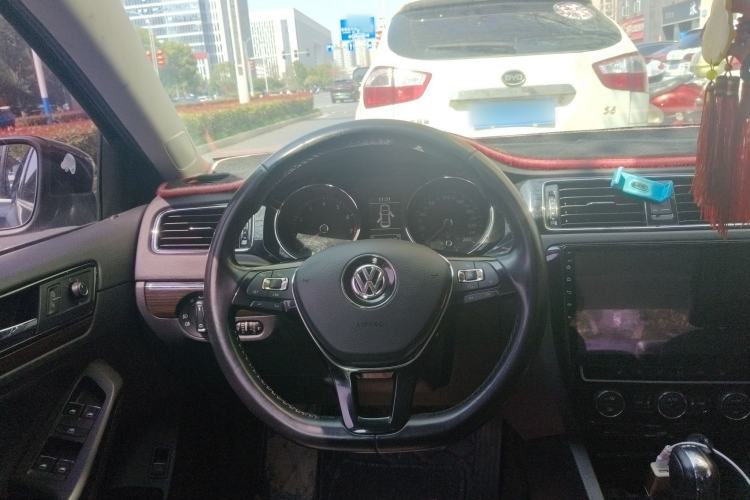 Used Volkswagen Sagitar 2017 230TSI Automatic Luxury Edition
