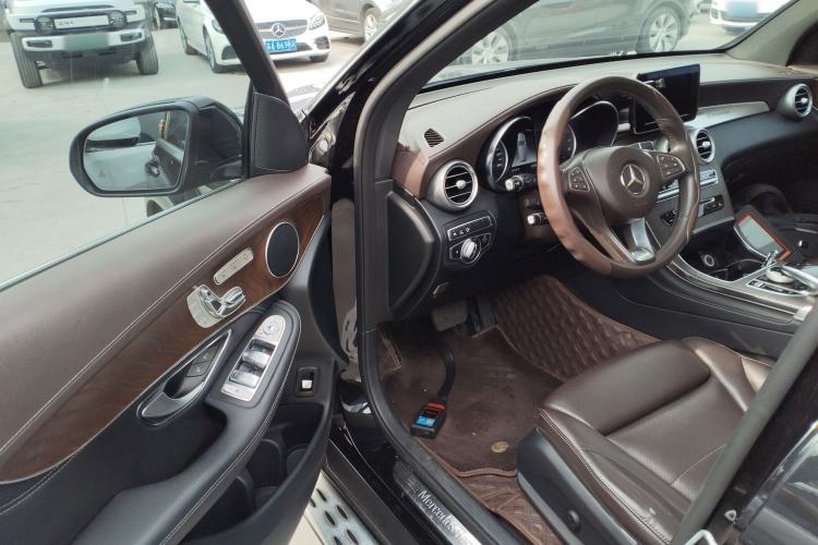 Used Mercedes-Benz GLC 2018 Refreshed GLC 300 4MATIC Dynamic Edition Driver Seat