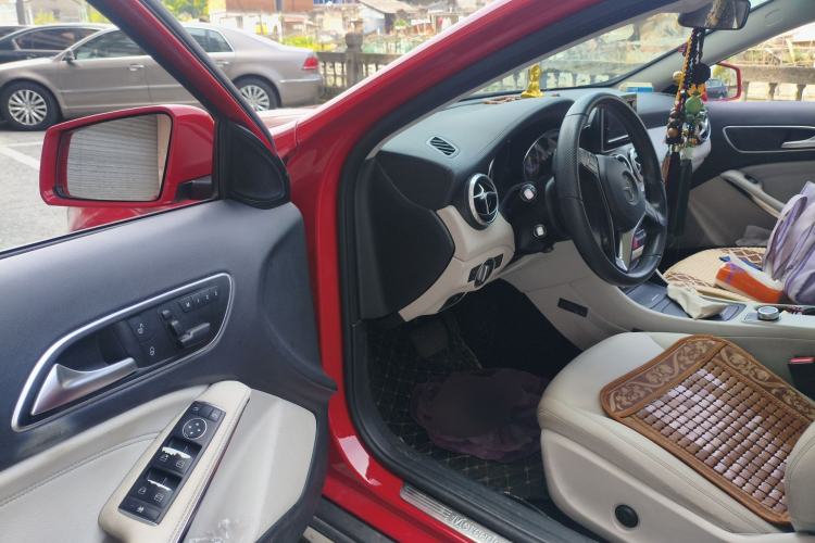 Used Mercedes-Benz GLA 2015 GLA 200 Fashion Model
