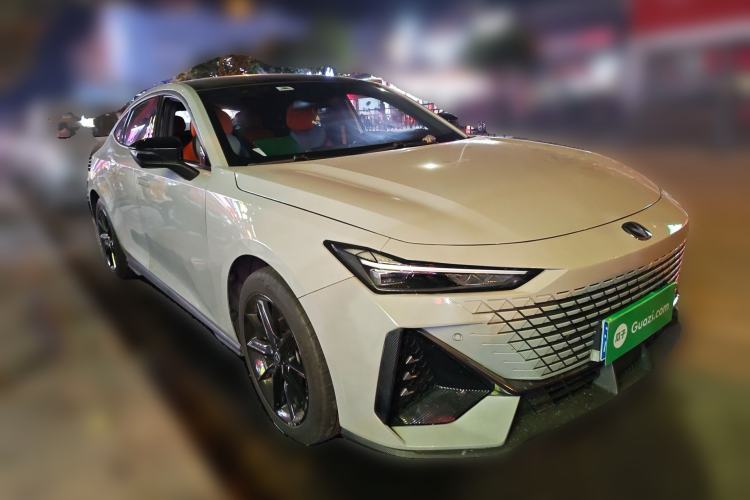 Used CHANGAN UNI-V 2022 1.5T Prestige Version Front Right 45 Deg