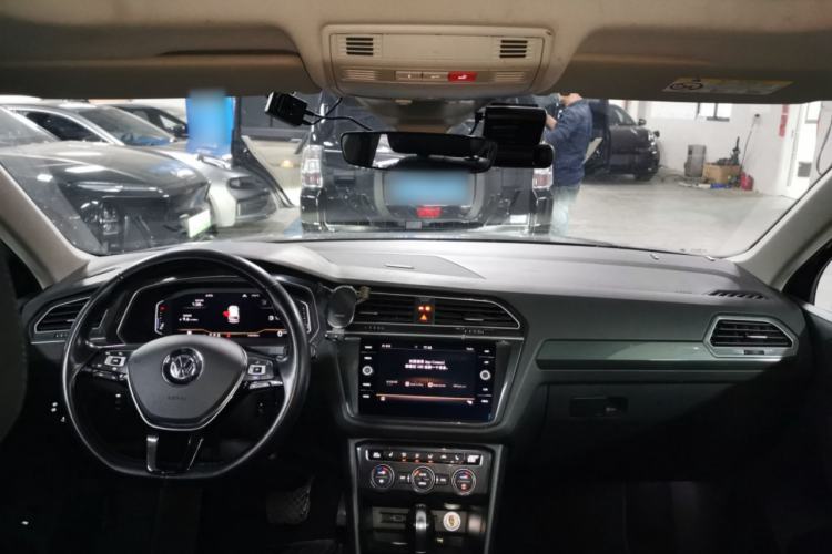 Used Volkswagen Tiguan 2018 330TSI All-Wheel-Drive Innovation Model Center Console