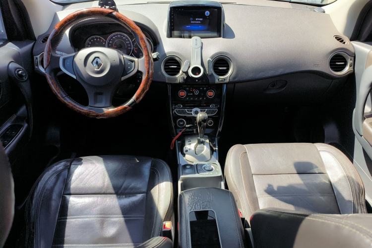 Used Renault Koleos 2013 2.5L Two-Wheel Drive Comfort Edition Center Console