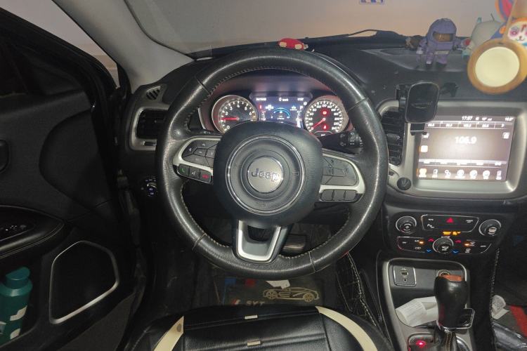 Used Jeep Compass 2017 200T Automatic Family Edition Steering Wheel