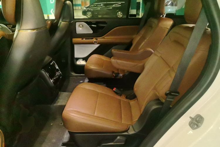 Used Lincoln Aviator 2020 3.0T V6 All-Wheel Drive Executive Version Left Rear Seat