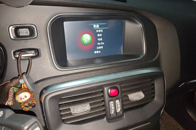 Used Volvo V40 2015 1.6T Zhiya Edition
