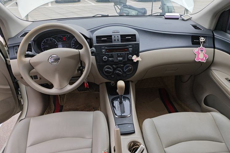 Used Nissan Tiida 2011 1.6L CVT Comfort Model Center Console