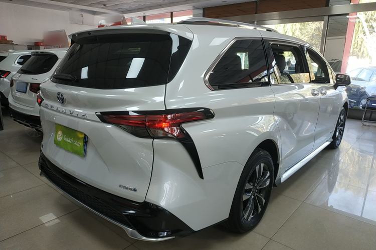 Used Toyota Granvia 2023 2.5L Hybrid Luxury Edition
