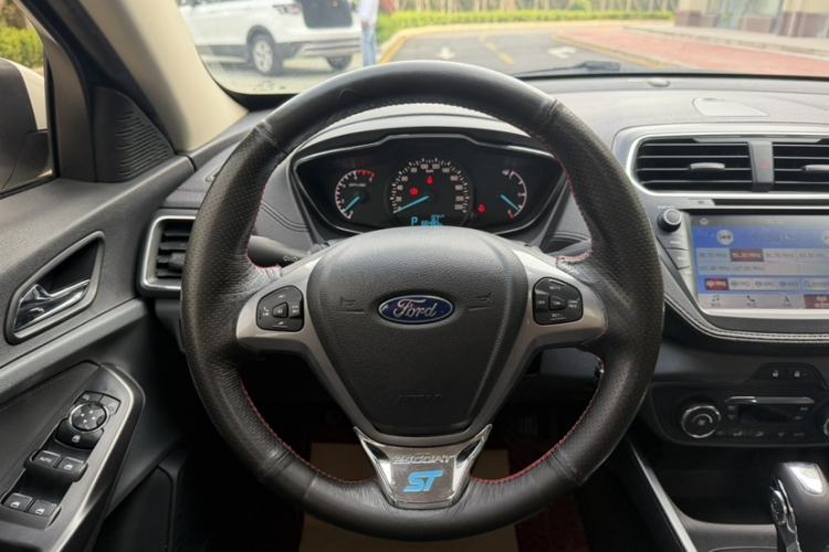 Used Ford Escort 2017 Happiness Edition 1.5L Automatic Fashion Version Interior 5