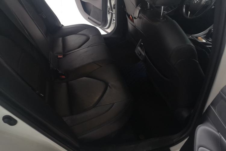 Used Toyota Avalon 2019 Dual-Engine 2.5L Luxury Edition China VI Standard