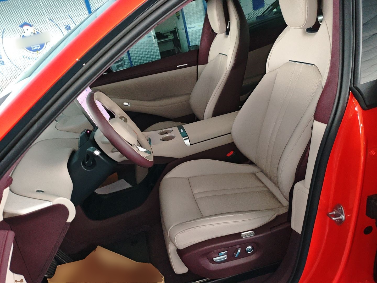 Переднее сиденье в автомобиле