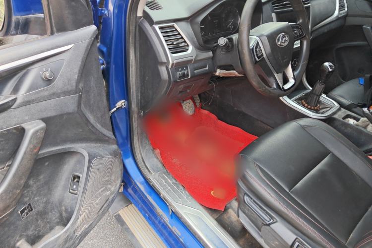 Used SAIC MAXUS T60 2017 2.8T Diesel Manual Two-Wheel Drive High-Ride Comfort Plus Long-Body Emission Standard V Driver Seat