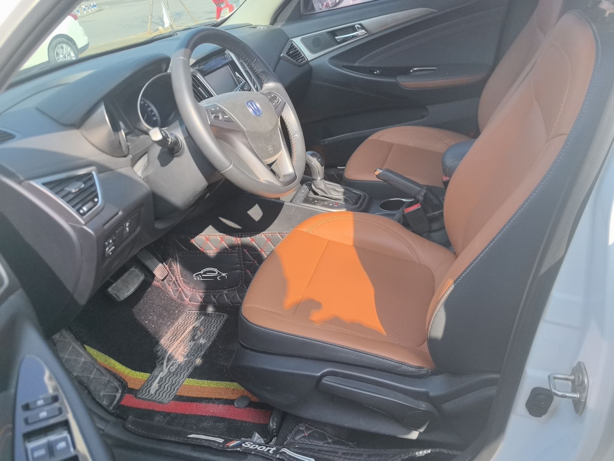 Переднее сиденье в автомобиле