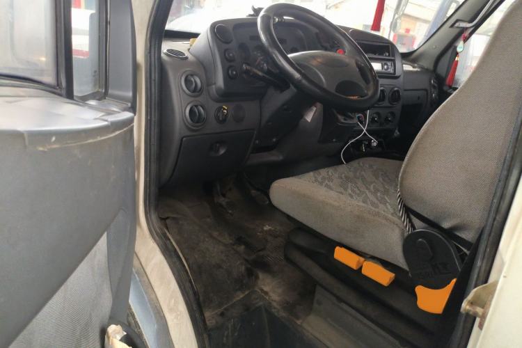 Used Iveco Turin 2009 2.8T-V36 Base Version Driver Seat