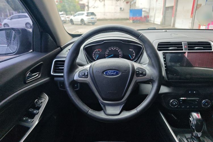 Used Ford Escort 2015 1.5L Automatic Fashion Model

