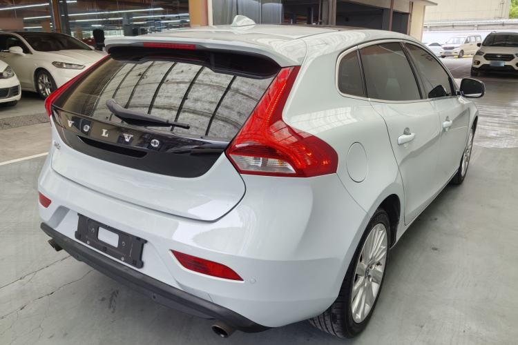 Used Volvo V40 2014 2.0T Zhiya Edition
