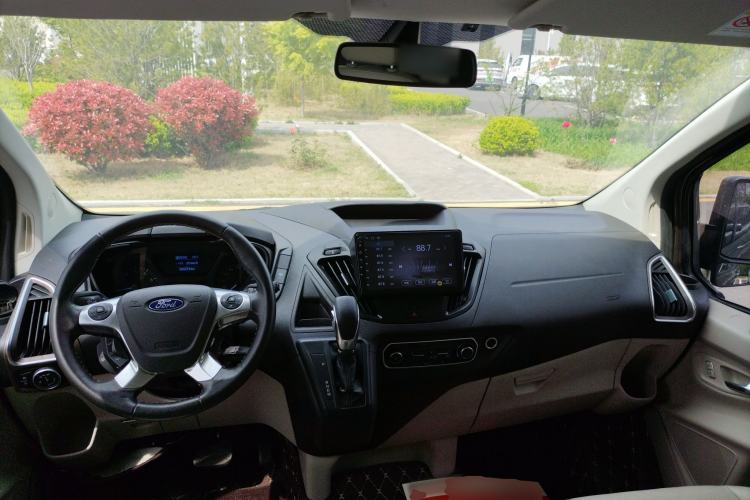 Used Ford Tourneo Custom 2017 2.0T Automatic Elite Version Center Console