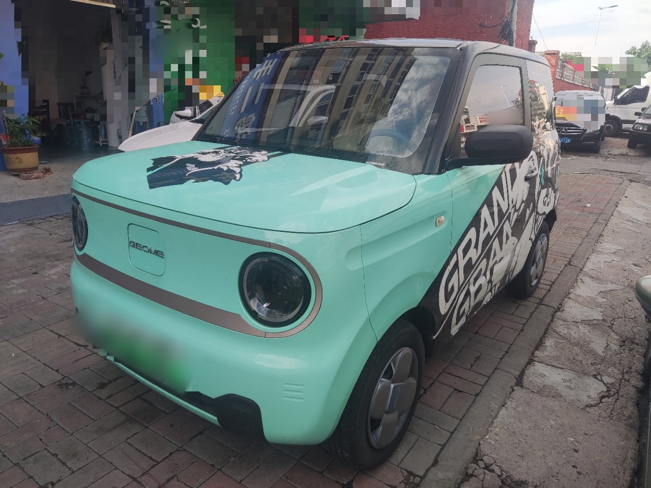 Под передней частью автомобиля