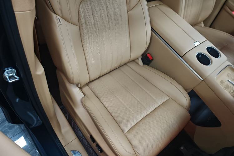 Used VOYAH Dream 2025 PHEV Four-Wheel-Drive Flagship Kunpeng Edition
