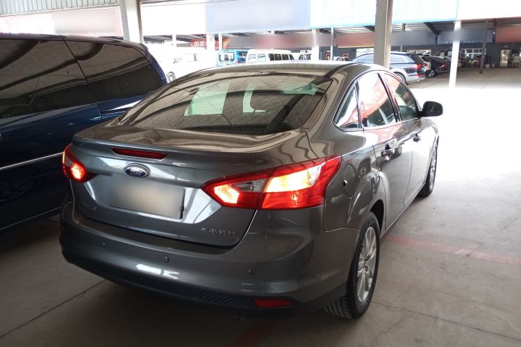Used Ford Focus 2012 Sedan 1.6L Manual Comfort Model

