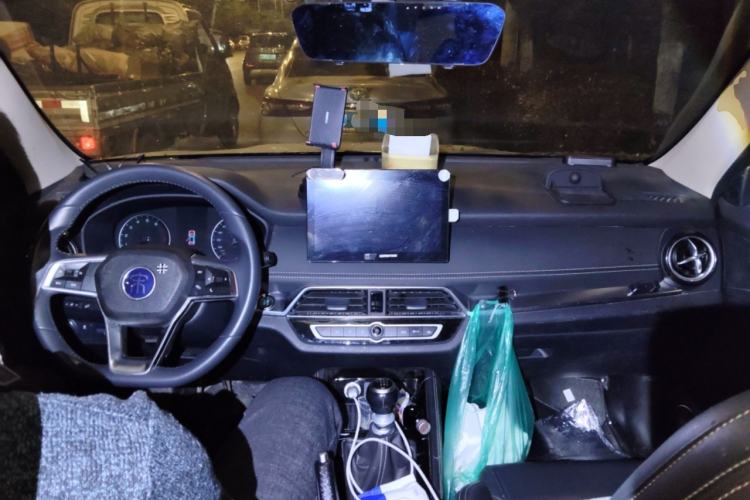 Used BYD Song 2020 Classic Edition 1.5T Manual Luxury Model Center Console