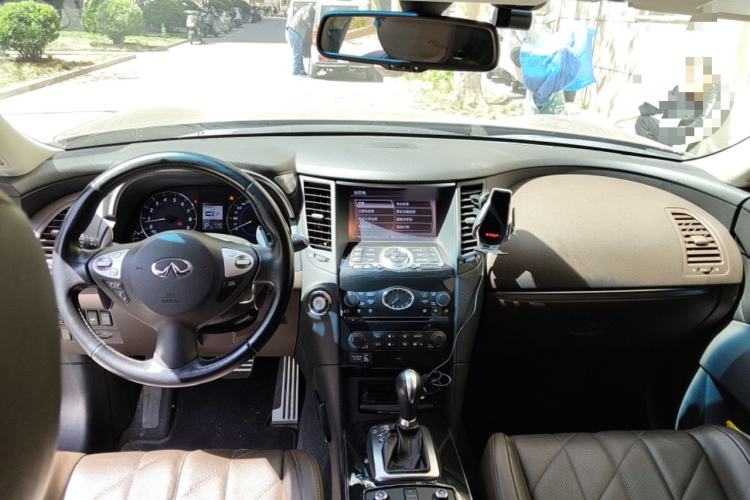 Used Infiniti QX70 2013 3.7L Standard Edition Center Console