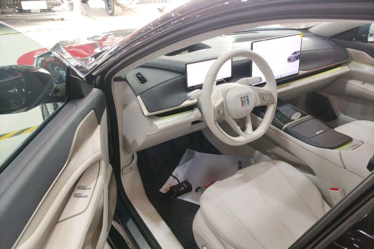 Used Buick L7 2025 Model Aivia