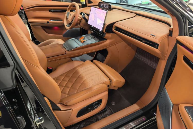 Used Hyptec HT 2025 670 Pro Right Front Seat