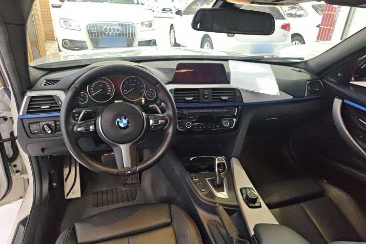 Used BMW 3 Series 2018 320i M Sport Package Center Console