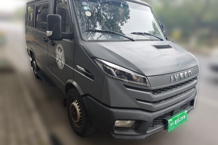 Used Iveco Daily 2023 2.5T A35M1 Multi-Purpose Passenger Vehicle Short Wheelbase Low Roof Single Tire Manual Transmission with Automatic Option