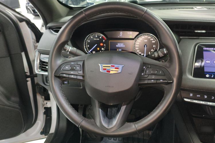 Used Cadillac XT4 2018 28T Two-Wheel Drive Tech Version Steering Wheel