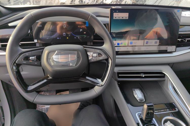 Used Geely Auto Emgrand X7 Sport 2026 Model 1.5TD Aspirational Center Console