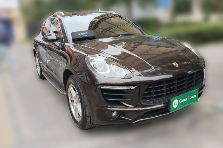 Used Porsche Macan 2017 Macan 2.0T Front Right 45 Deg