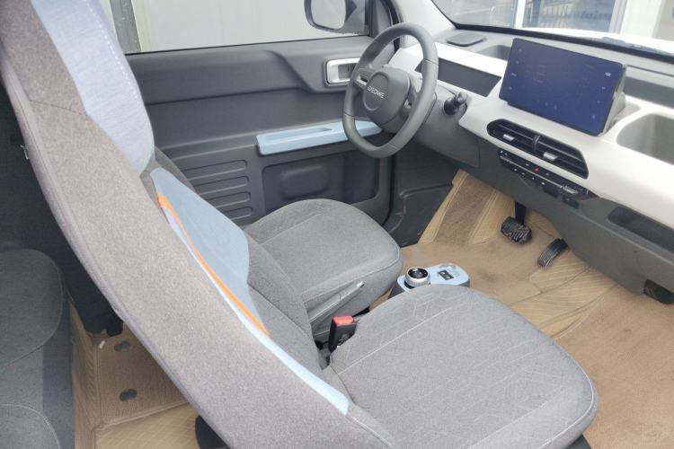 Used Geely Galaxy Panda 2024 Panda Mini 200km Endurance Bear Right Front Seat