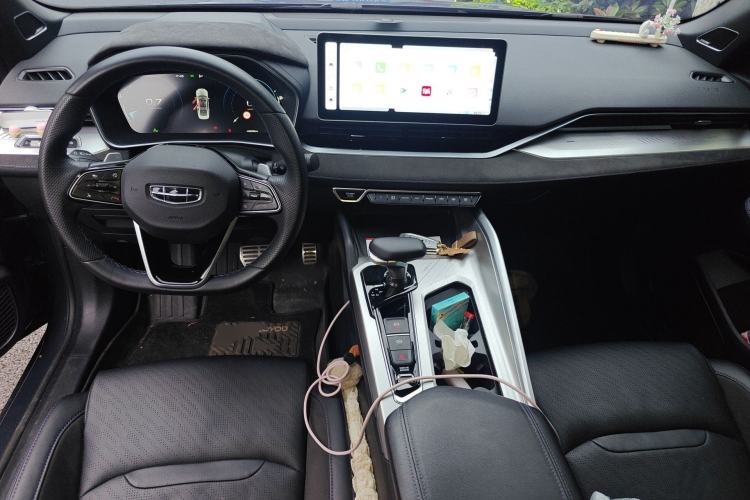 Used Geely Auto Preface 2024 2.0TD Qingyun Edition Center Console