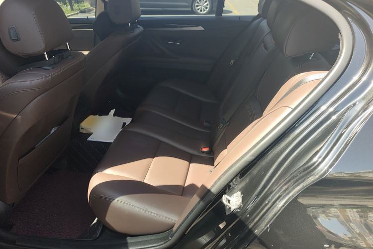 Used BMW 5 Series 2017 525Li Luxury Design Package Left Rear Seat