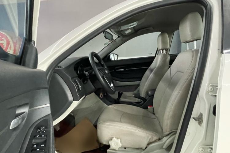 Used BAIC Senova D50 2014 1.5L manual standard version Interior 5