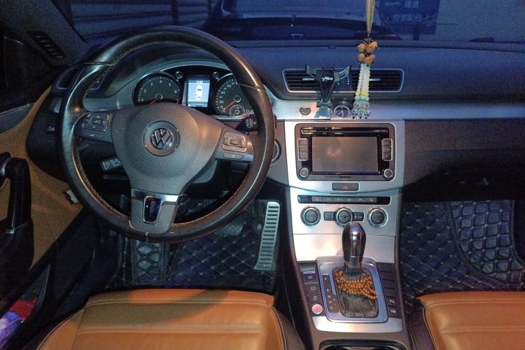 Used Volkswagen FAW-Volkswagen CC 2013 2.0 TSI Luxury Model Center Console