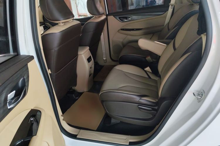 Used Baojun 730 2017 1.8L iAMT Prestige Version 7 Seats Left Rear Seat