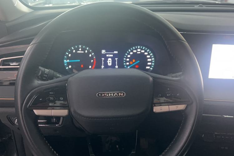 Used CHANGAN OSHAN X7 PLUS 2023 Enjoy Edition 1.5T Automatic Smart Edition 7-Seater Steering Wheel