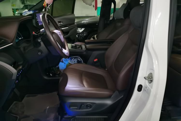 Used Toyota SIENNA 2021 2.5L Hybrid Platinum Edition Left Front Seat