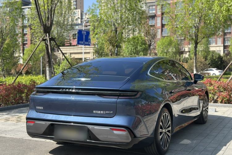 Used Geely Galaxy 8 2025 130km EM-P Starship Edition Exterior 1