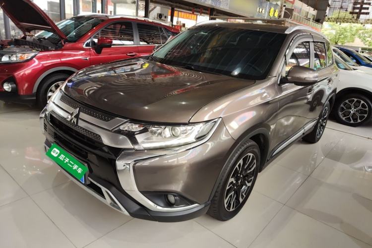 Used Mitsubishi Outlander 2019 2.0L Two-Wheel Drive Comfort Edition 7 Seats China V Emission Standard