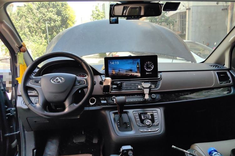 Used SAIC MAXUS G10 2016 2.0T Automatic Luxury Executive Edition Center Console