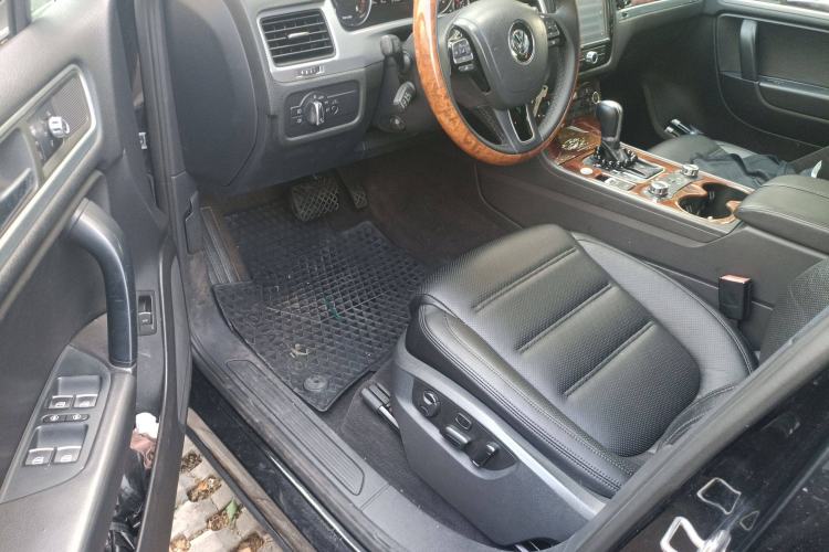 Used Volkswagen Touareg 2011 3.0 TDI Diesel Luxury Model
