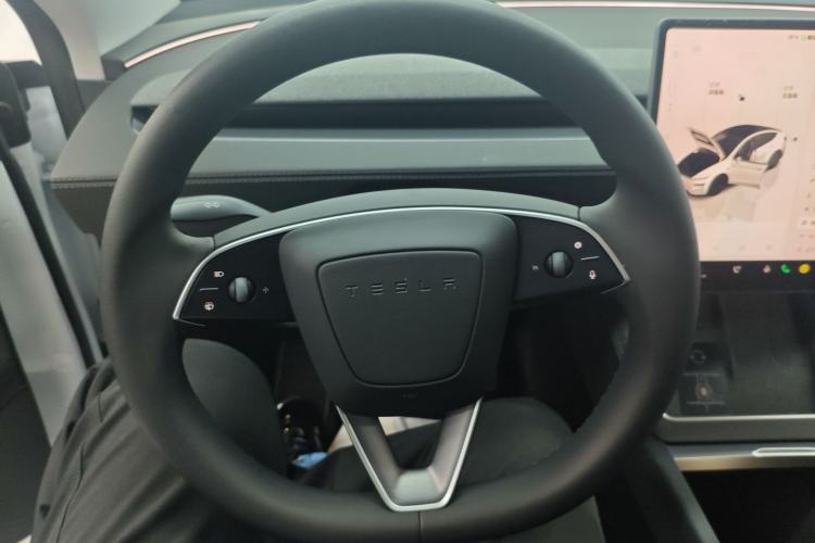 Used Tesla Model Y 2025 Long-Range All-Wheel-Drive Version